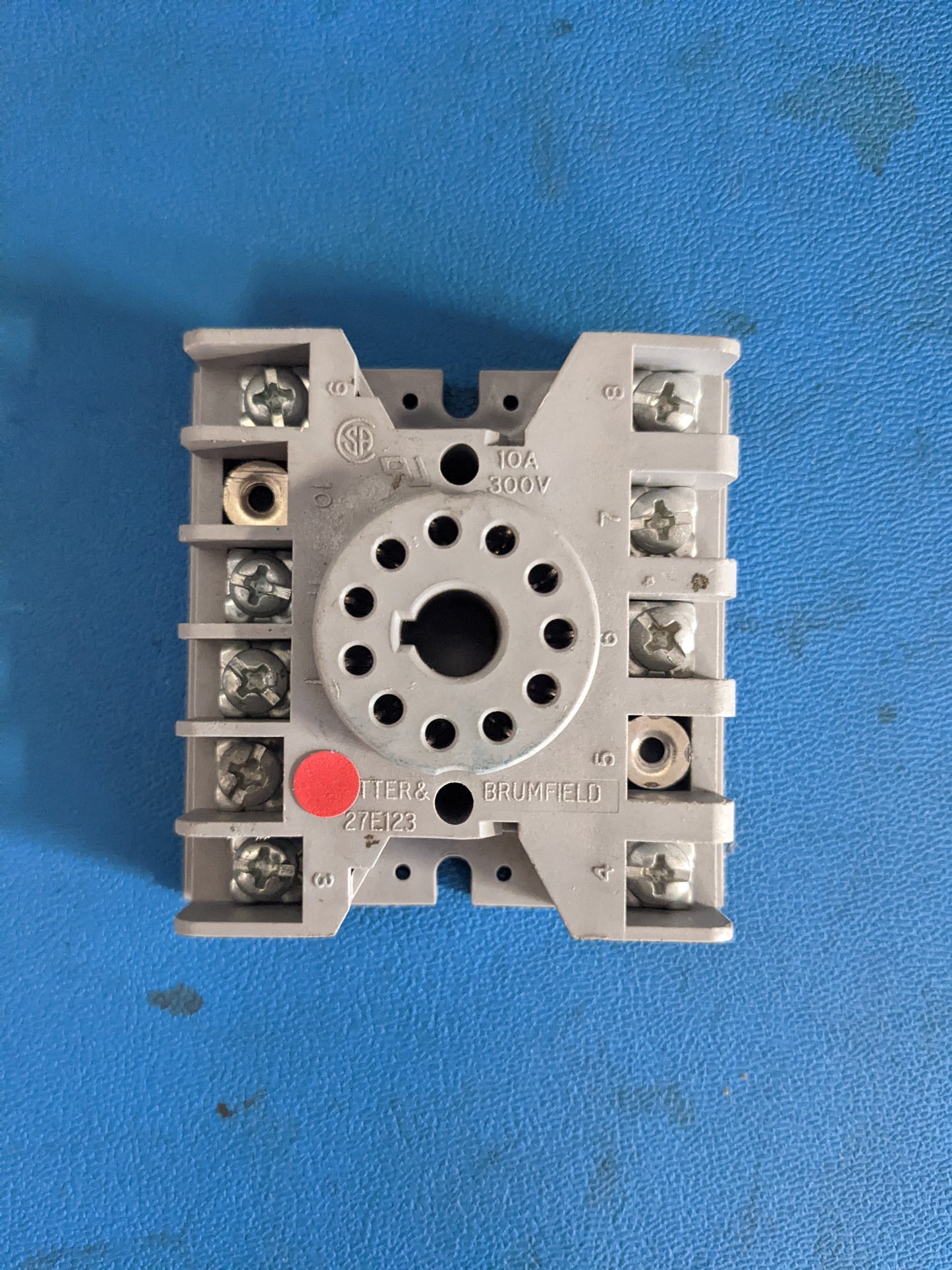 2.7E+124 - Potter & Brumfield 10A Amp 300V Relay Socket 11 Pos