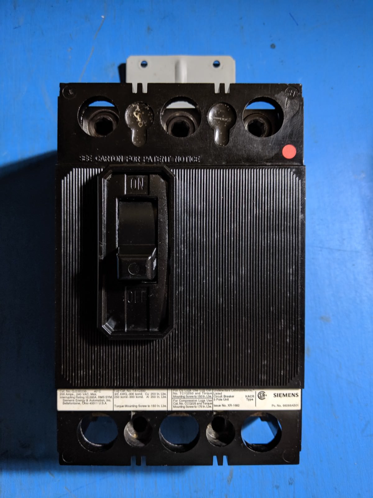 QJ23B200 - Siemens 200A Amp 3P Pole 10kA@240V Bolt On Circuit Breaker