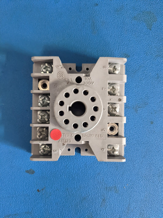 2.7E+124 - Potter & Brumfield 10A Amp 300V Relay Socket 11 Pos