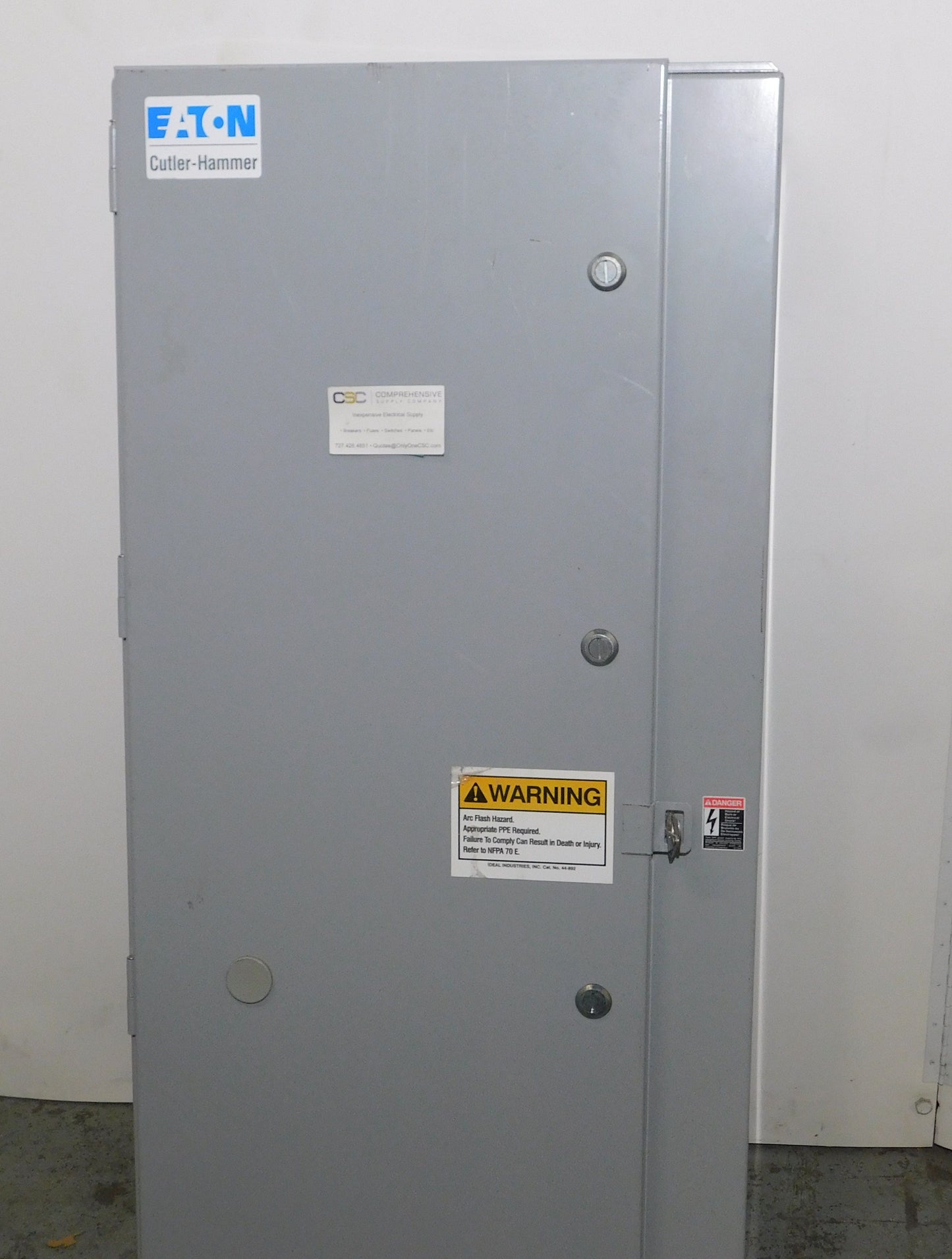 ECL03H1A3A - Cutler Hammer 400A Amp 3P Pole 600V Electrically Held Cn35Tn3 Lighting Contactor W/Nema 1 Enclosure & 120V Coil