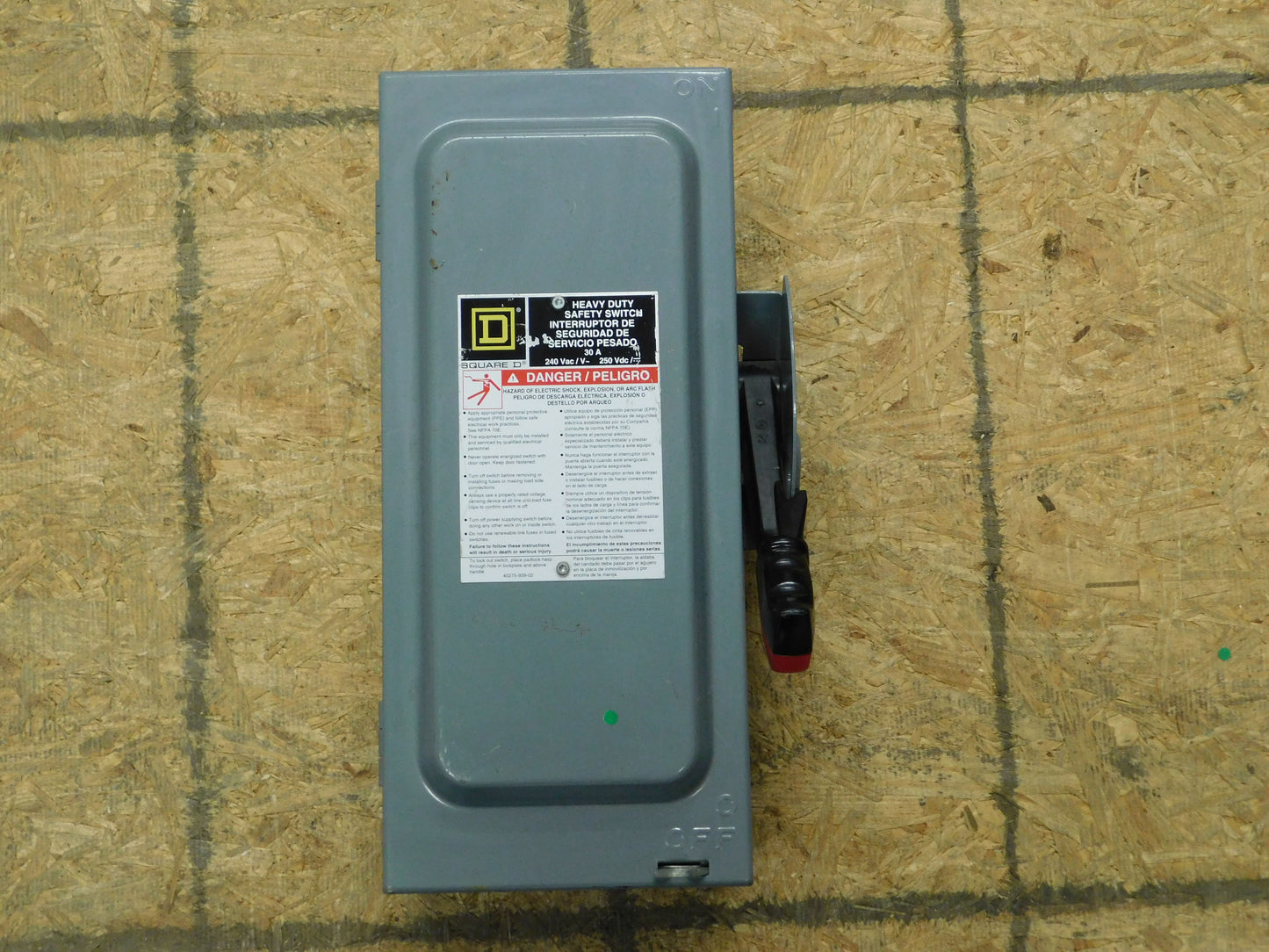 H221N - Square D 30A Amp 2P Pole 240V Nema 1 Fusible Safety Switch W/Neutral