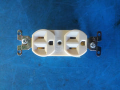 795167 - Ge 15A Amp 2P Pole 120V Ivory Duplex Receptacle
